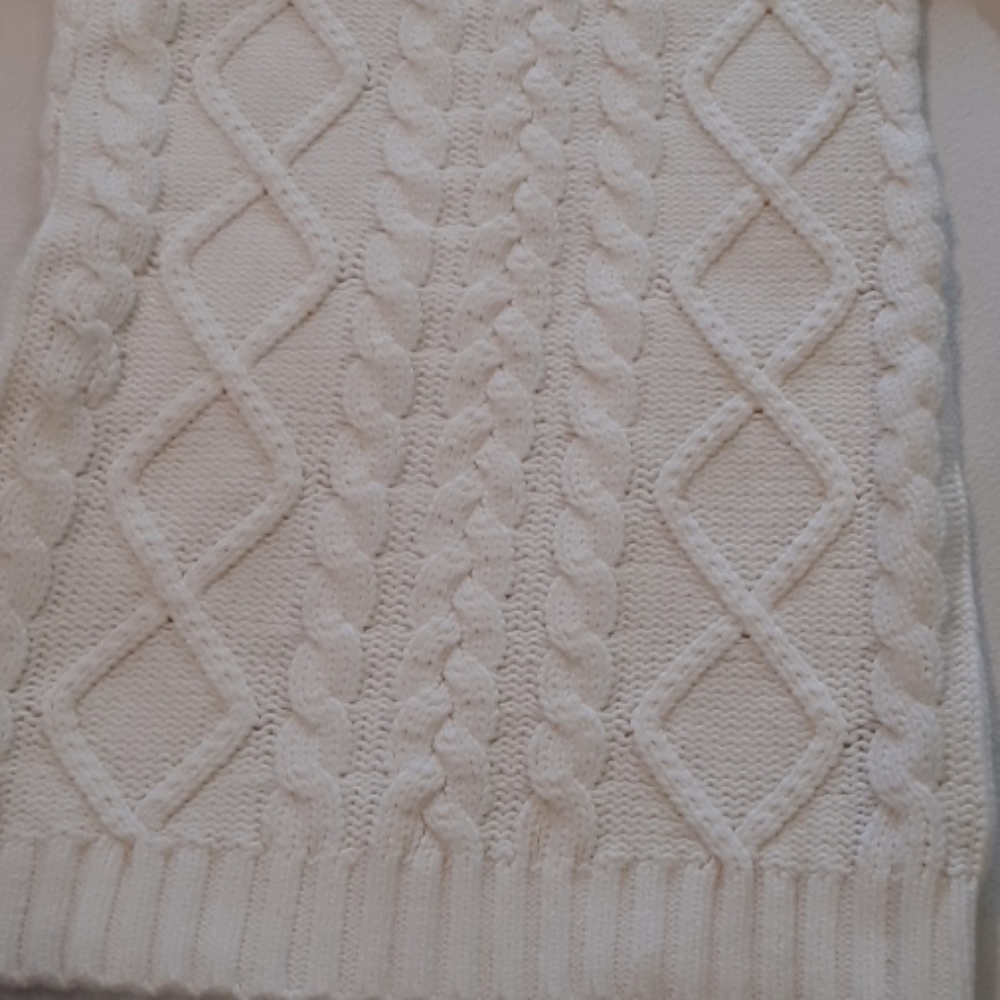 Guess - Picture 3 of 4